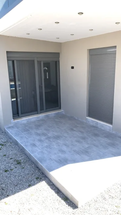 Εσωτερικός χώρος με κουφώματα και ρολό, Aluminium Systems Γιαννούλος