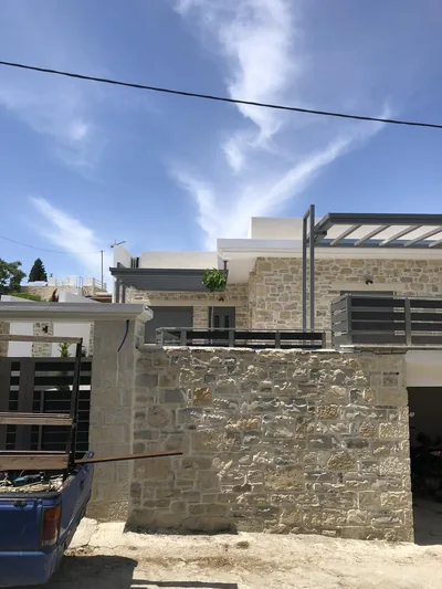 Μεταλλικό στέγαστρο σε πέτρινη κατοικία, Aluminium Systems Γιαννούλος