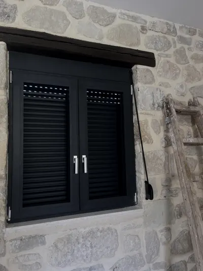 Ρολό και σκίαση αλουμινίου, έργο Aluminium Systems Γιαννούλος